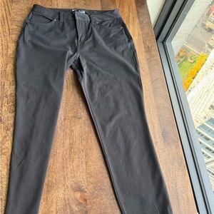 Nike slim fit, dri-fit women’s golf pants. SZ Medium